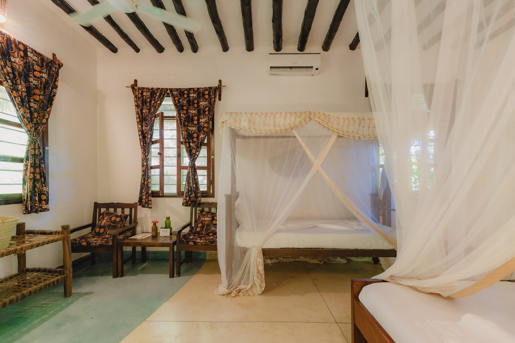 A spacious lodge room with a canopied bed